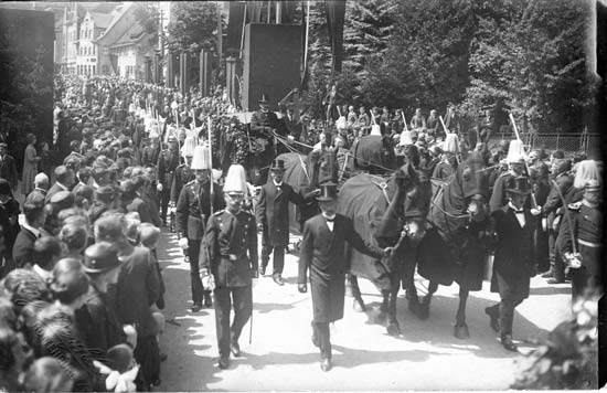 Beerdigungszug 1926 von Bischoff Paul Wilhelm De Keppler der Leichenwagen mit 4 Pferden und Bürgerwache