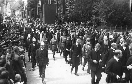 Beerdigungszug 1926 von Bischoff Paul Wilhelm De Keppler, Uni Würdenträger