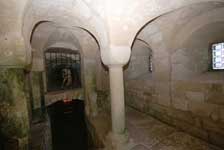 Krypta mit Zugang zum Heiligen Grab