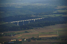 Luftbild der Autobahnbrücke über das Neckartal