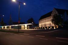 Der neue Busbahnhof bei Nacht 