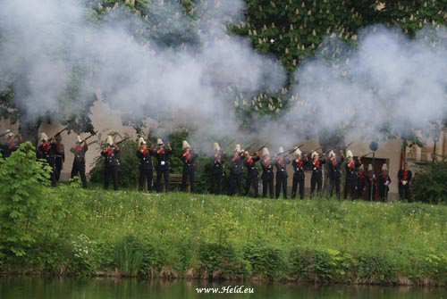 Großansicht Bürgerwache am Neckar beim Salutschießen